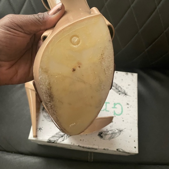 Tan and chocolate brown platform heels. - Picture 5 of 5